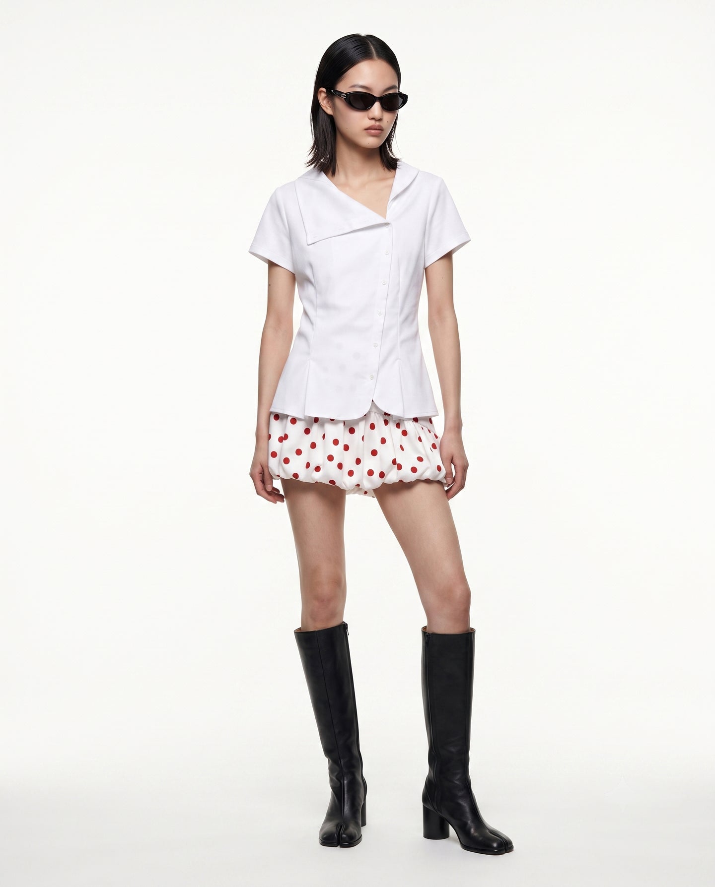 color : White / Red