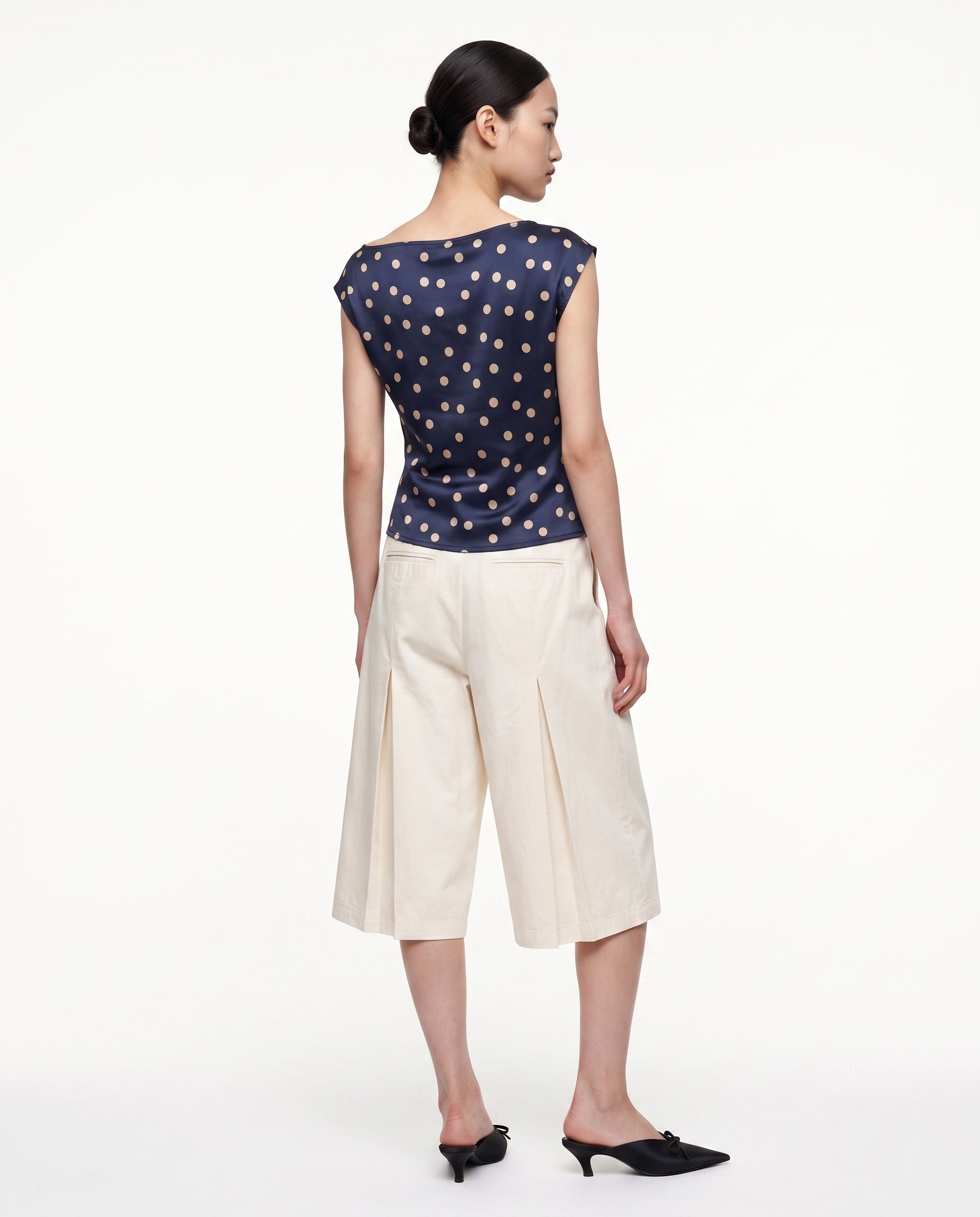 color : Navy / Gold