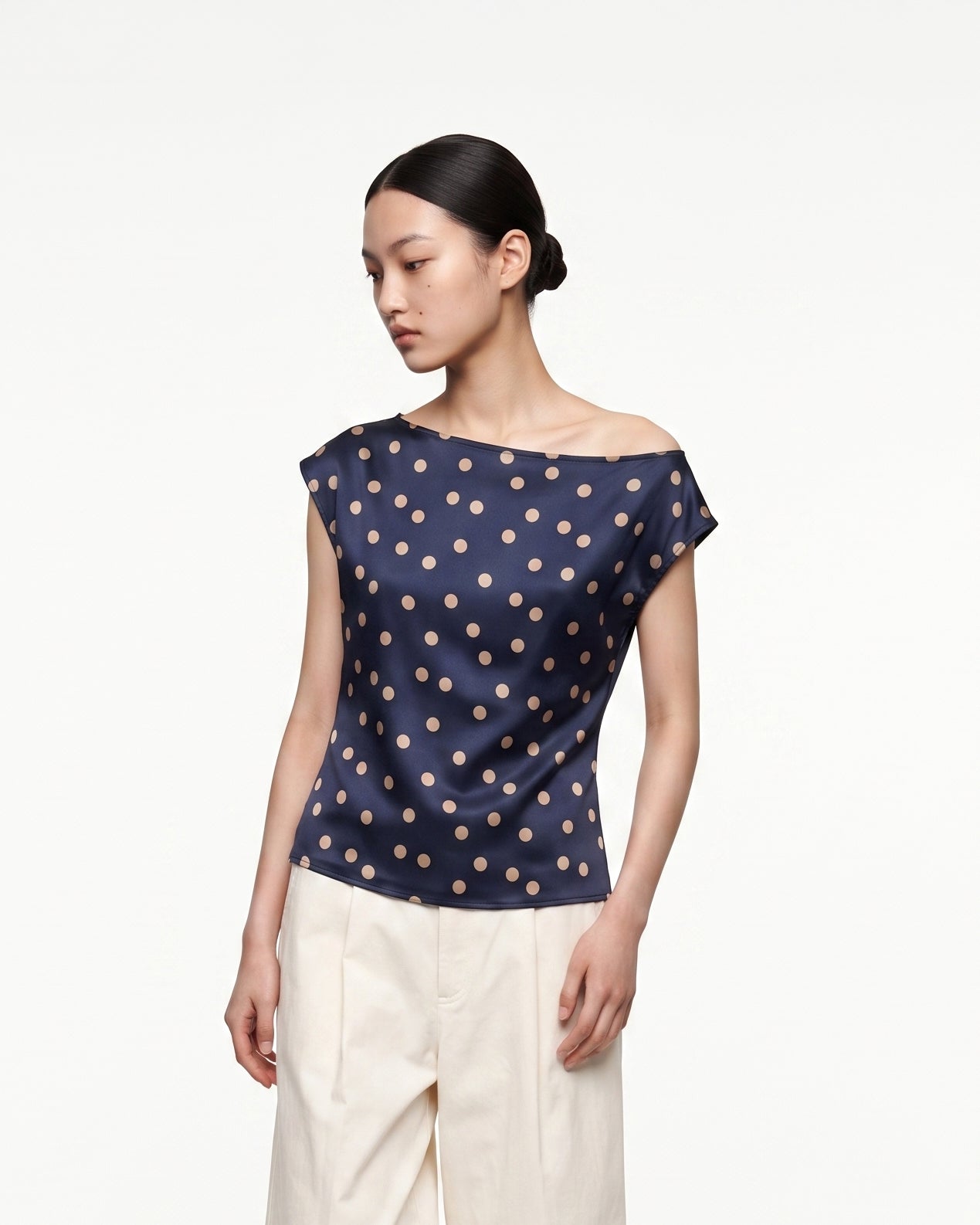 color : Navy / Gold