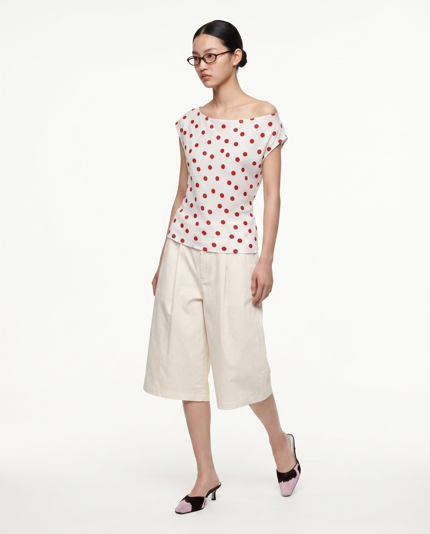 color : White / Red