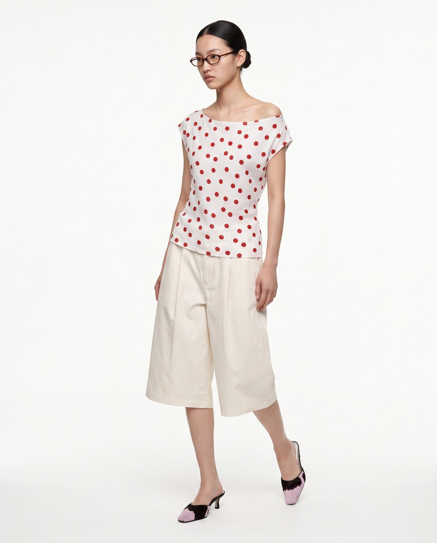 color : White / Red