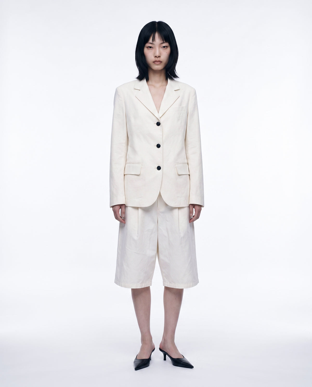 Color : Cream | role: model