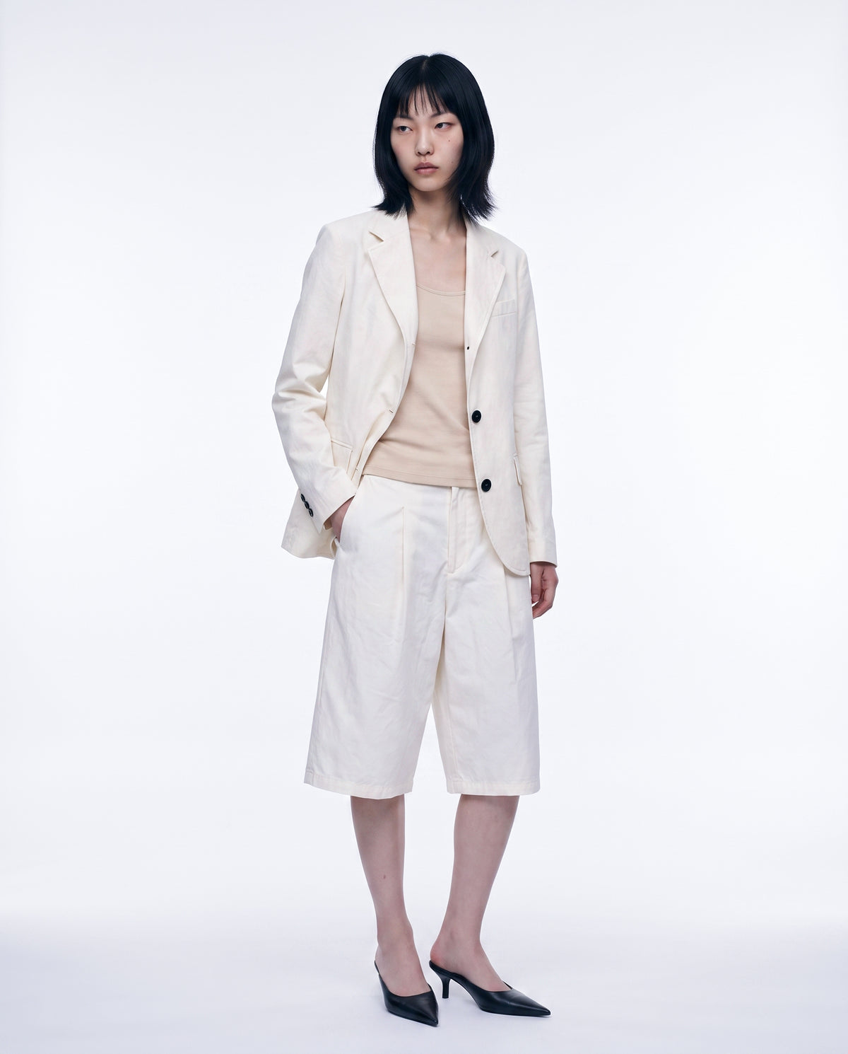 Color : Cream | role: model