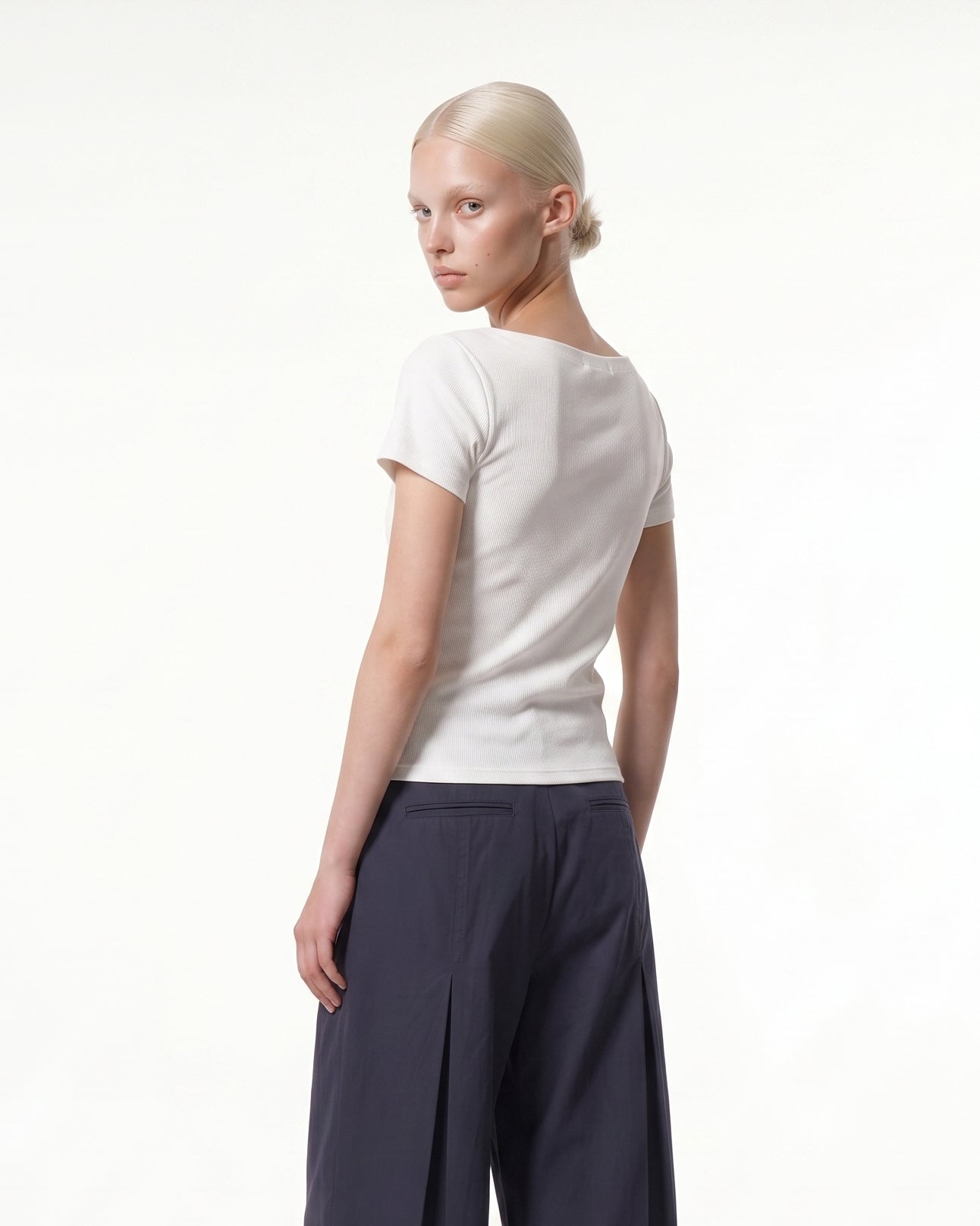 color : off-white